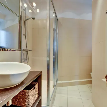 Grand - Brooklyn 2 Bedroom شقة *